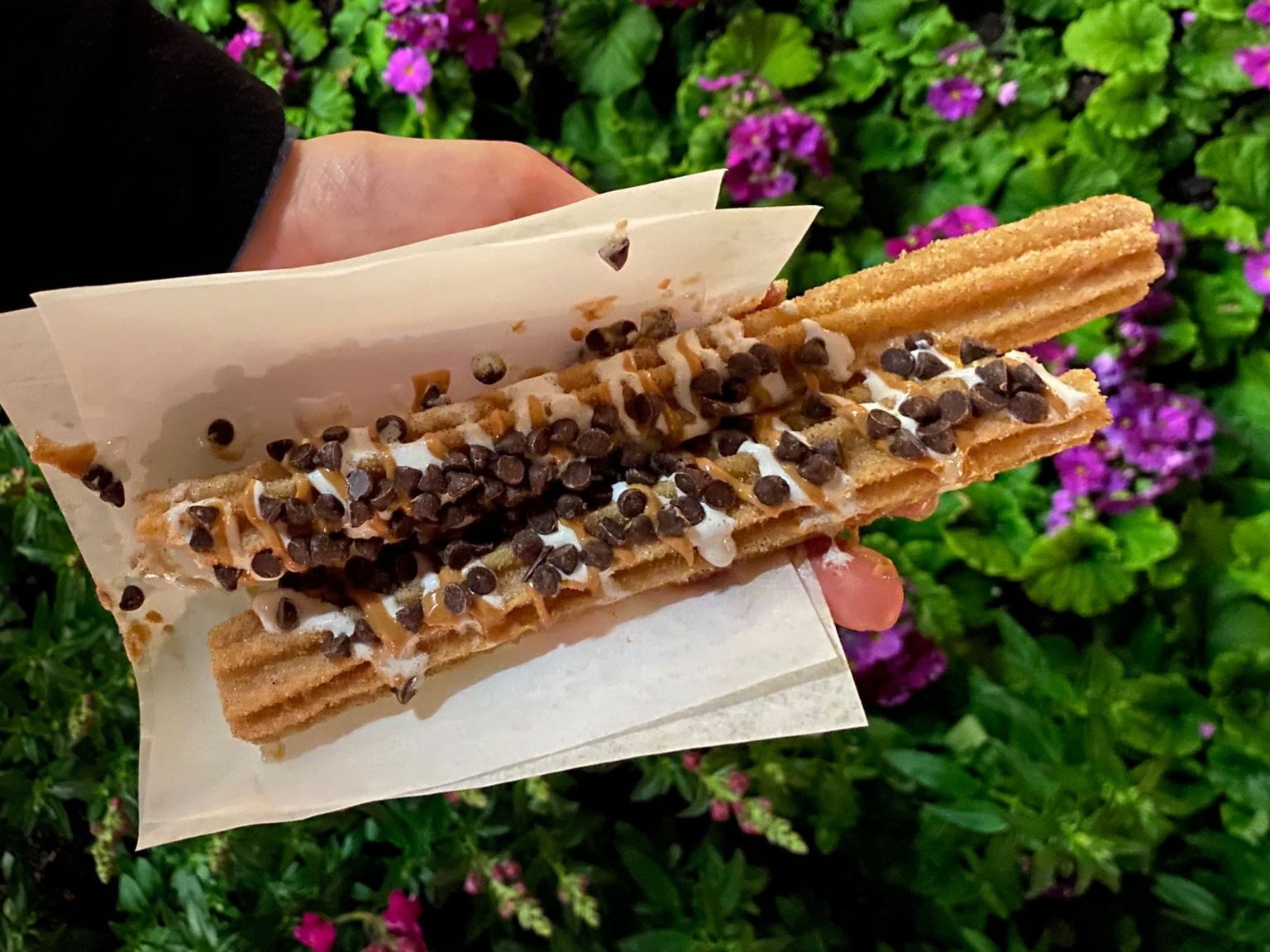 REVIEW New Fluffernutter Churro at Willie's Churros Food at Disneyland